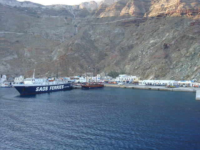 Le port de Athinios Santorin